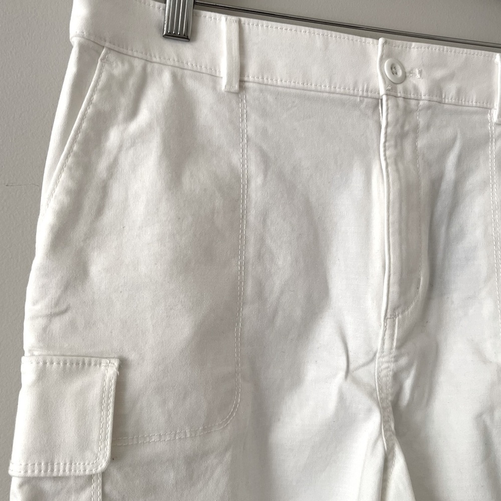 ☘️ LOFT ANN TAYLOR White Cargo High-Rise Bermuda Shorts - Picture 7 of 10